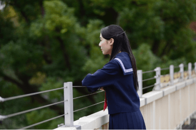佇む少女